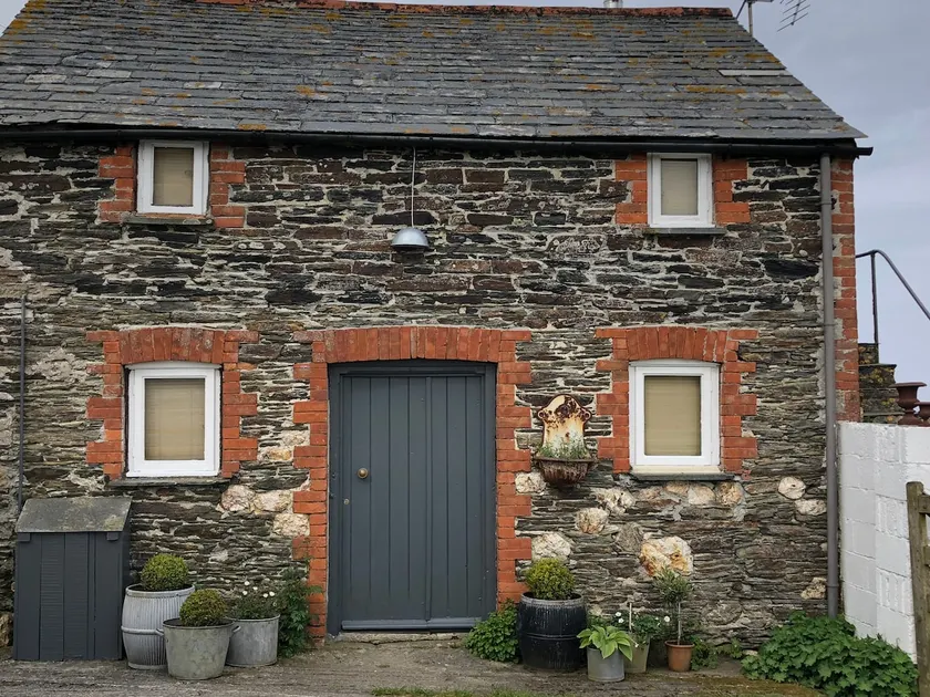 Beautiful barn overlooking the Atlantic - Image 1