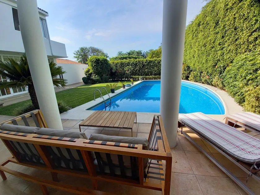 House for 13 with garden and pool, pets allowed - Image 1