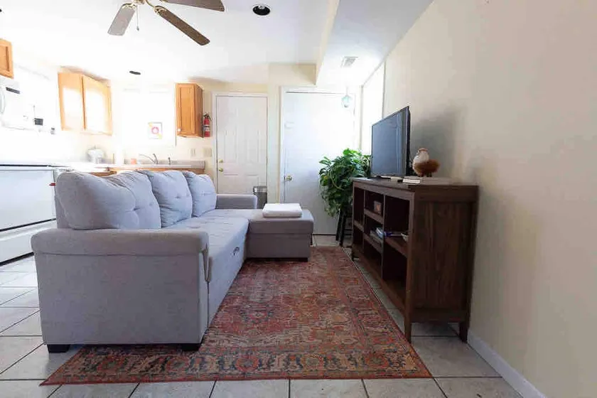Cozy mid century studio, listed on the NRHP - Image 1