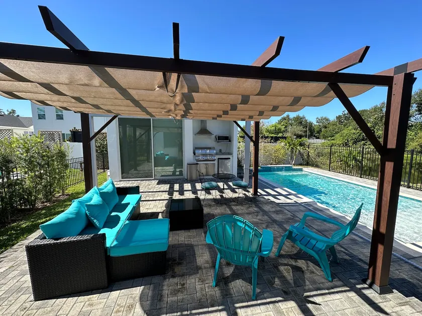 Couples Oasis *Heated Pool* and Lake View - Image 1