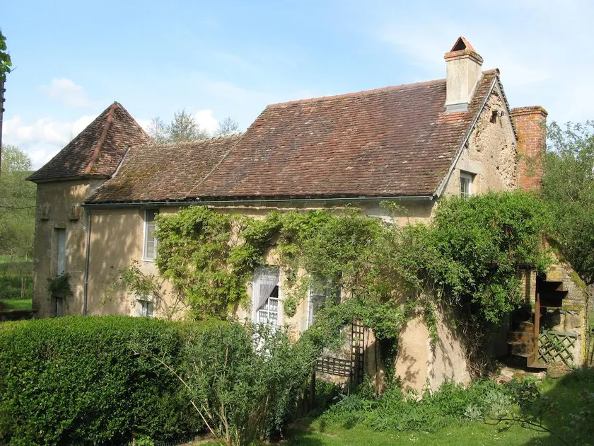 CHARMING HOUSE, ROMANTIC SETTING - Image 1