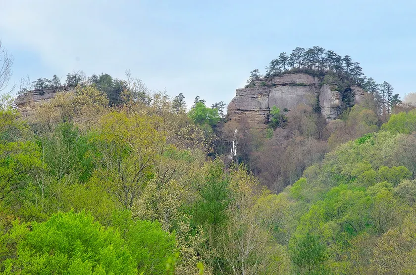 See Rocks Log Cabin - Image 1