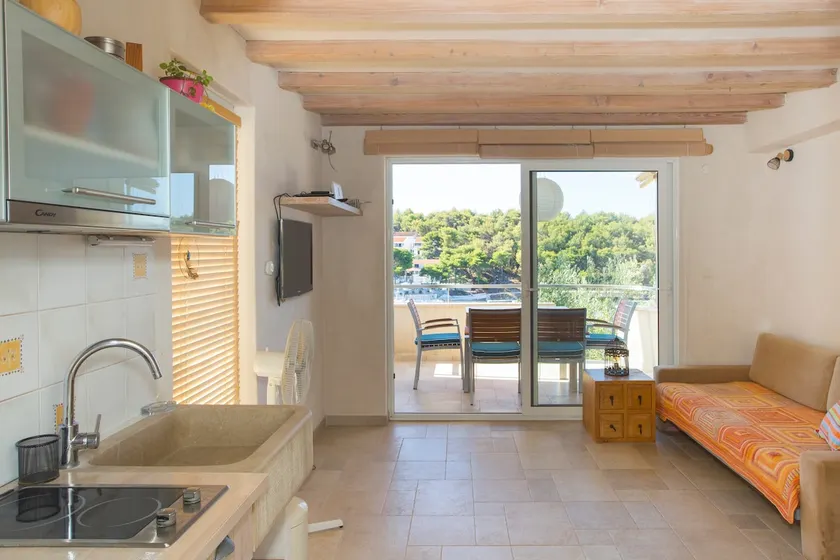 Orange apartman Milna - Image 1