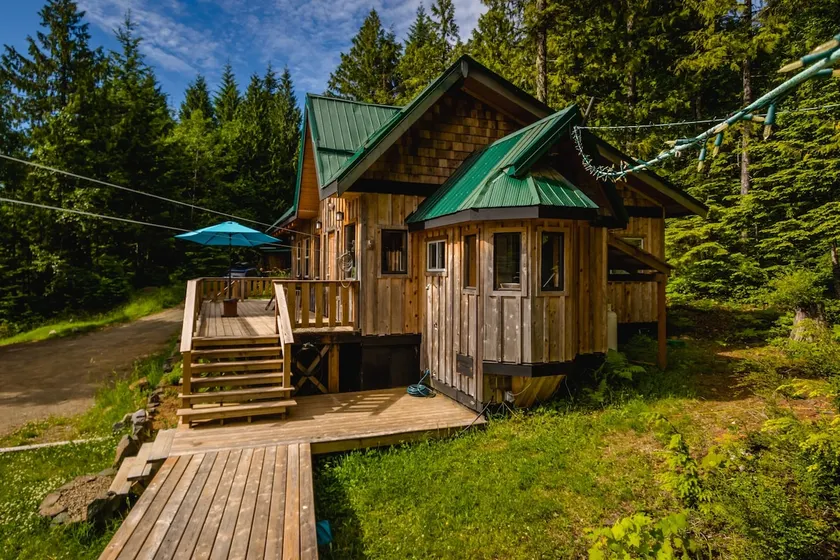 Forbidden Plateau Paradise with Hot Tub - Image 1