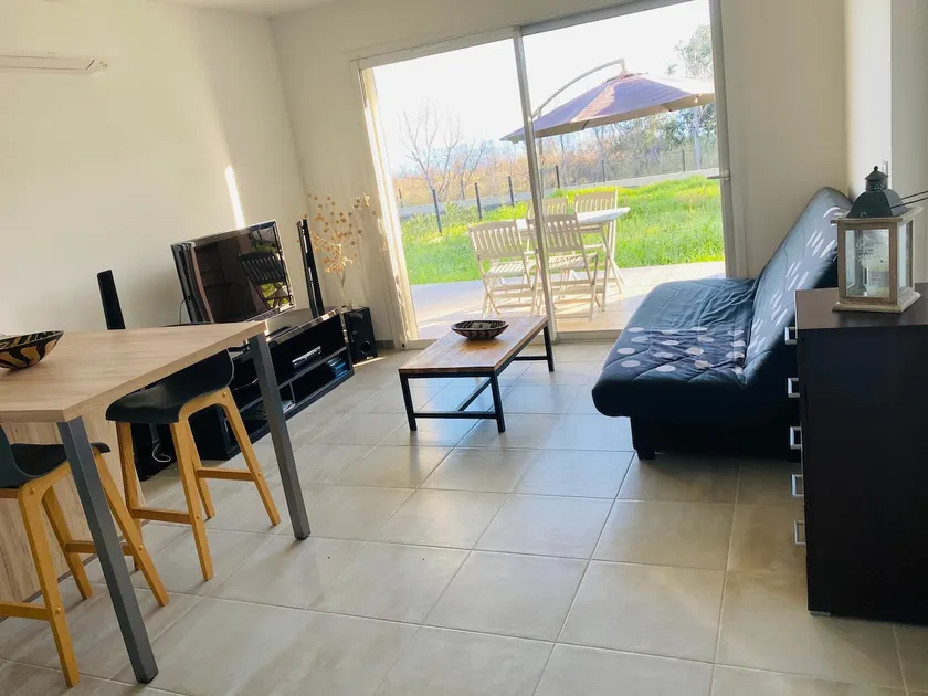 New apartment with sea view, beach 100 meters away - Image 1