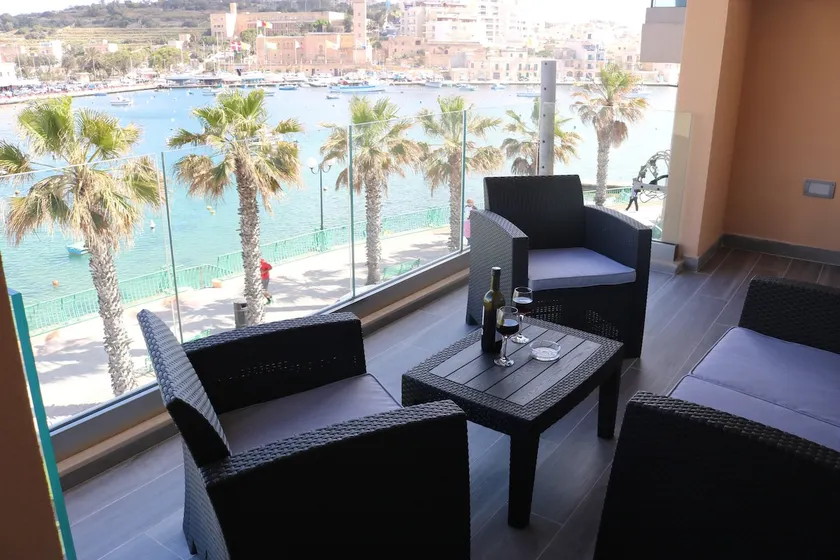Seafront-sleeps 6-free wifi-Apt 2 - Image 1