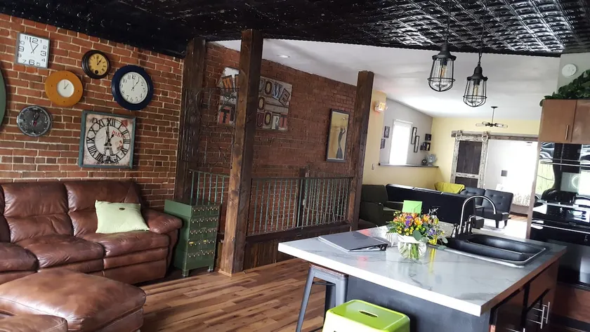 LOFT 444 - Image 1