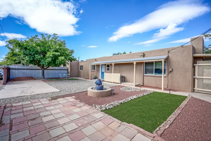4bd,2ba Home w/ large yard for dogs & cornhole - Image 1