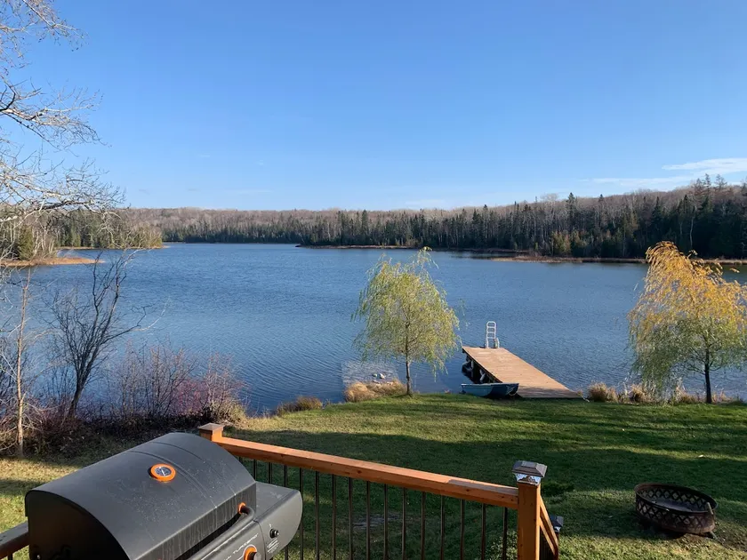 Tranquility at the heart of the lake - Image 1