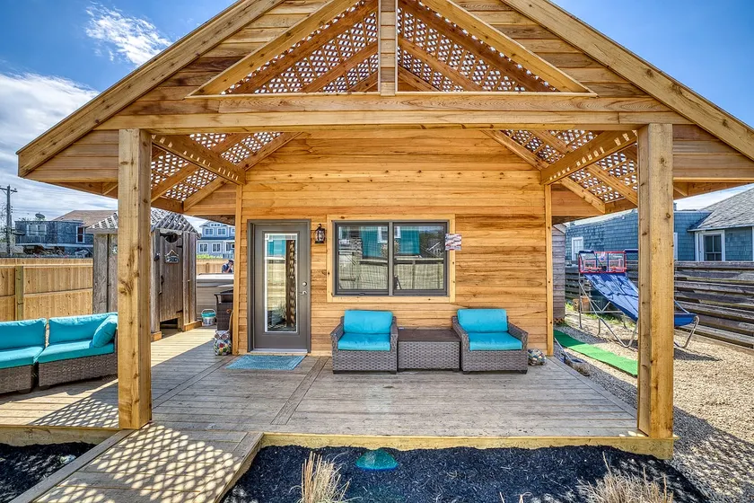 ☀️Resort Style Beach House with Rooftop Cinema☀️ - Image 1