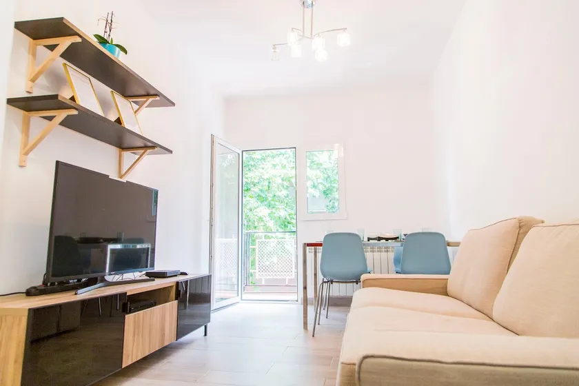 Centrally located apartment, well located for 5 (3 bedrooms) - Image 1