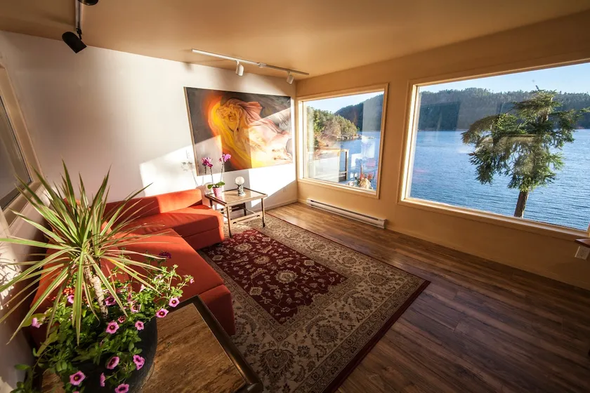 Shangrila Luxury Waterfront Panorama Suite - Image 1