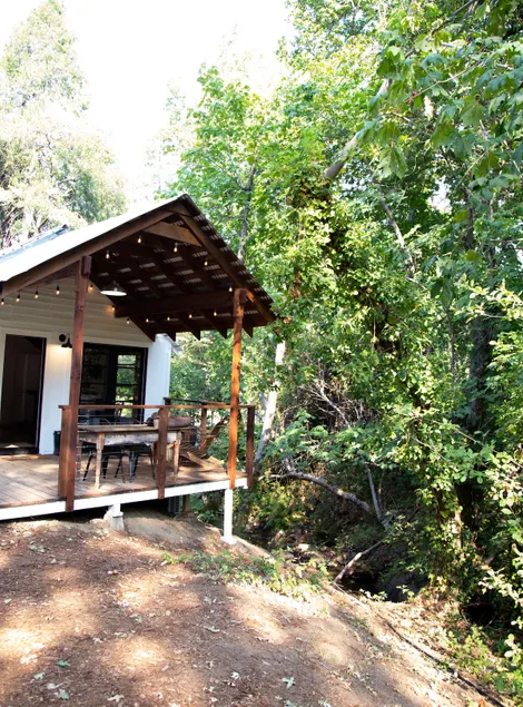Apple Hill Farmstead Cottage: Waterfront & Hot Tub - Image 1