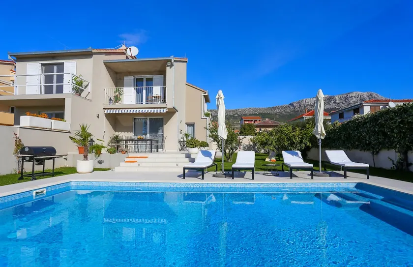 Villa Elysium - Family House with Heated Pool - Image 1