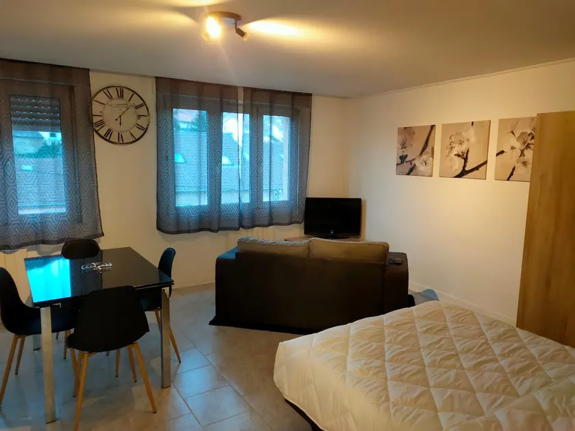 Nice studio, equipped kitchen, double bed, on the 3rd - Image 1