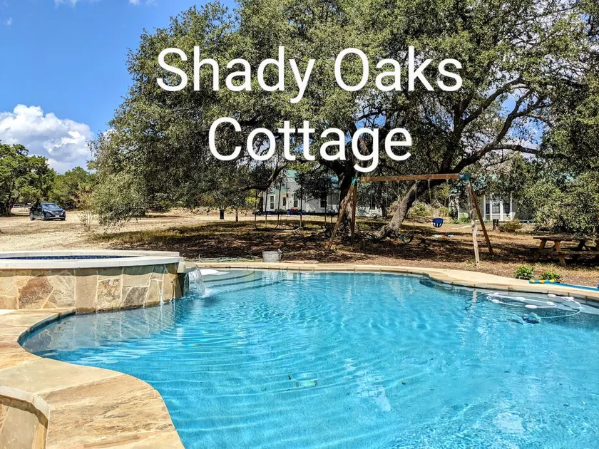 Shady Oaks Cottage & Pool: Peace & Relaxation - Image 1
