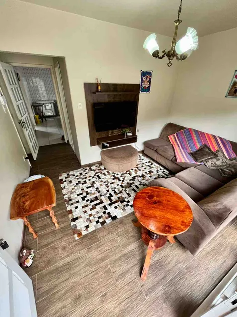 Nice house with parking included - Image 1