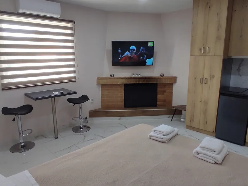 HOUSE near airport *9 MINUTES* LOW COST TRANSFER - Image 1