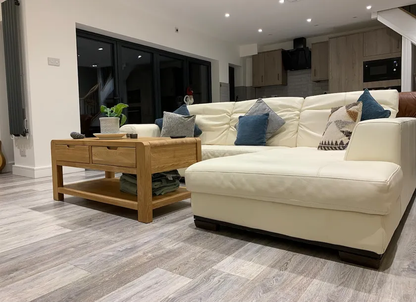 Surfers Lodge - Rest Bay, Porthcawl - Image 1