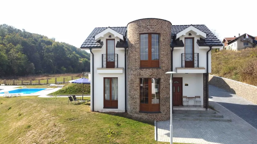 Royal King Villa 2 - Image 1