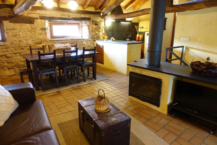 El Mayorazgo: Casa Montes. Palencia Mountains - Image 1