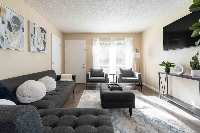Vibrant Downtown Condo - Image 1
