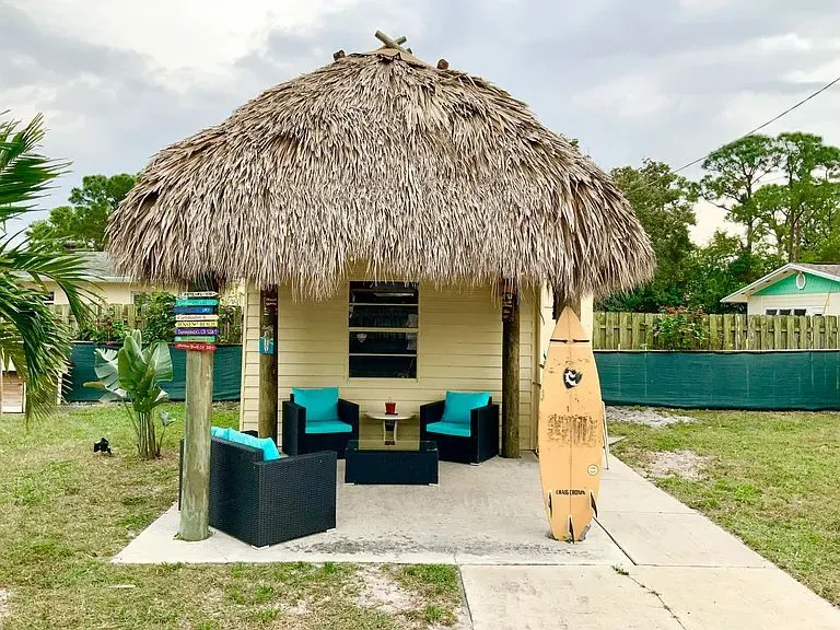 Cozy home, huge yard, close to beach & restaurants - Image 1