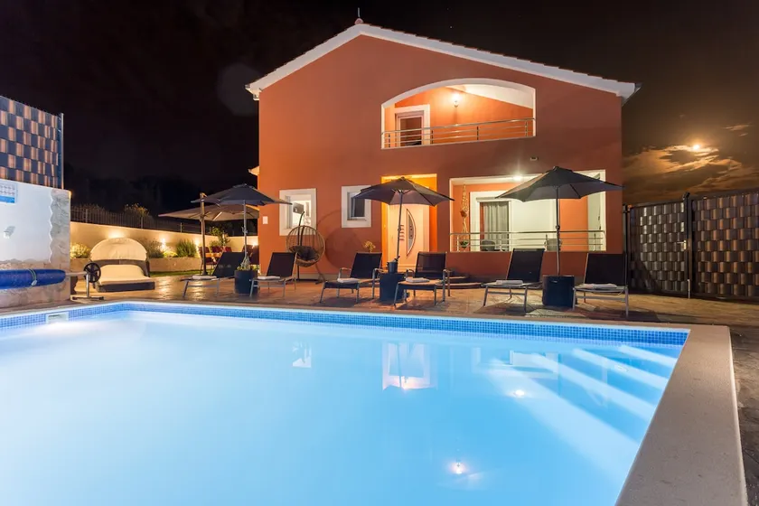 Holiday Home Klarić (heated) Pool and Jacuzzi**** - Image 1