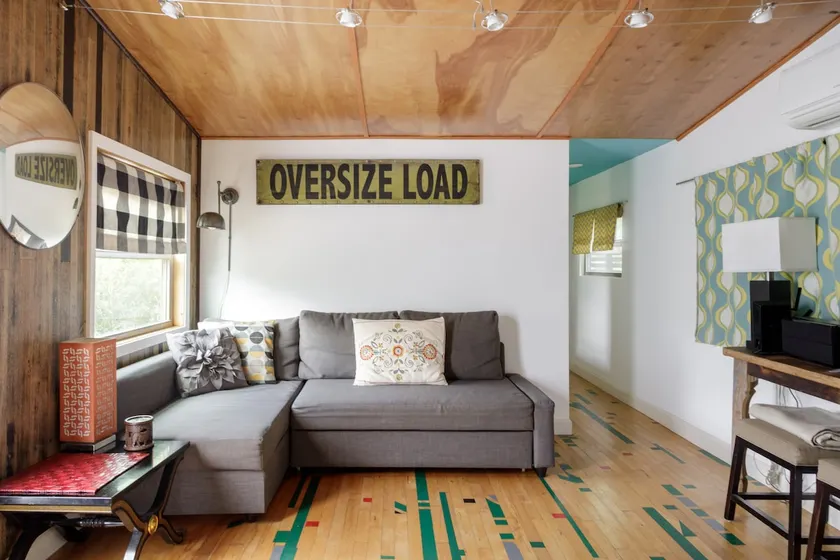 Quirky, Rustic Home close to Downtown - Image 1