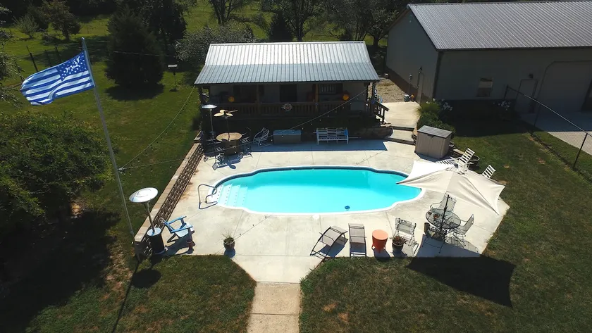 1 of a Kind Guesthouse on 4 Acres. Dogs allowed - Image 1