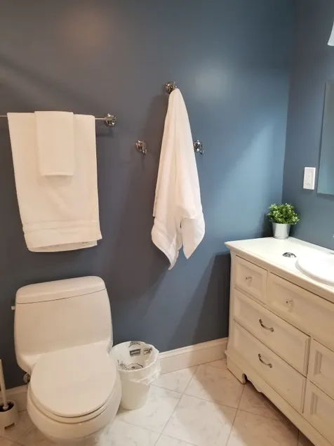 Suburban NYC; close to MetLife; Private, clean apt - Image 1