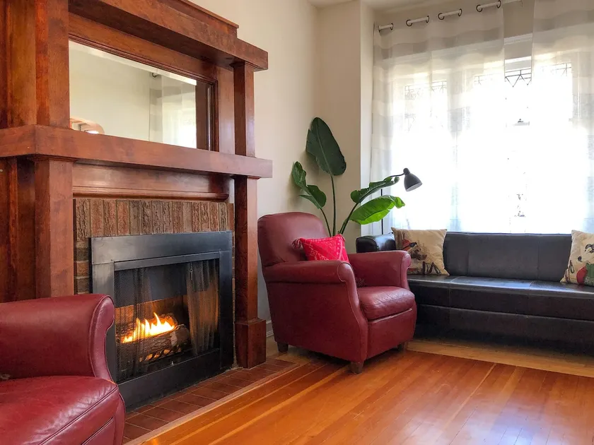 Peaceful, immaculate century home, kid friendly - Image 1