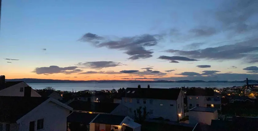 Family home with lovely views - Image 1
