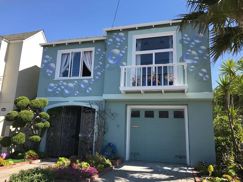 Bubble House Upstairs Flat - 2 BR 1 BTH by Beach - Image 1