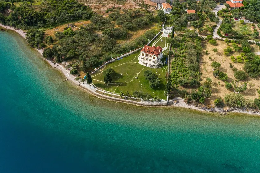 Villa Filoxenia - by the sea - up to 12 guests - Image 1