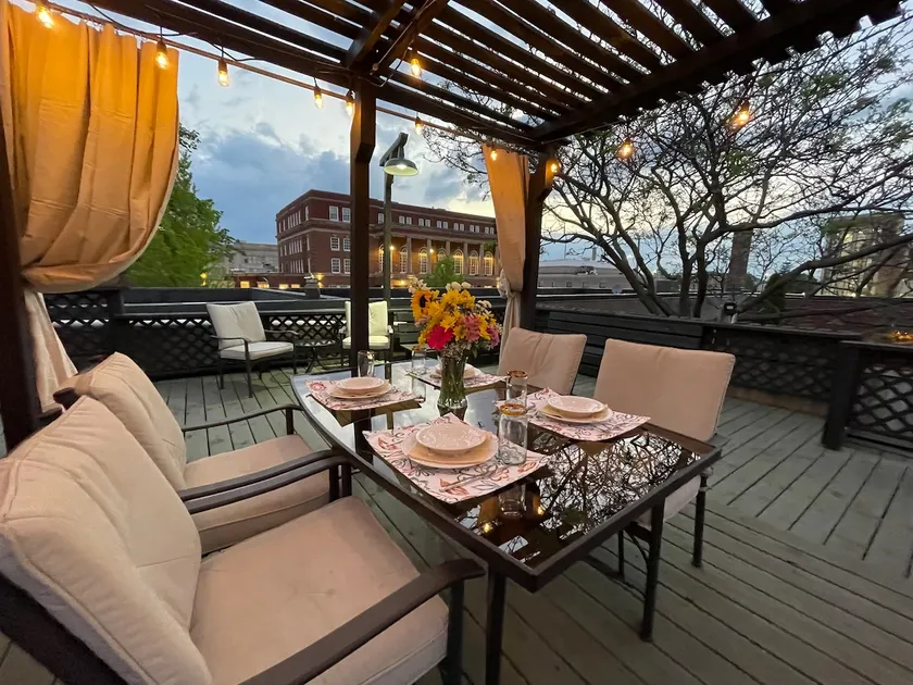 Downtown-Treetop Deck-2Bd/2Bth - Image 1