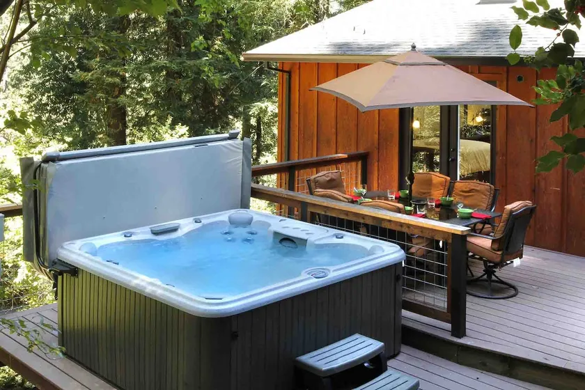 PEACE & QUIET Close 2 Wine Hot Tub Fenced Yard - Image 1