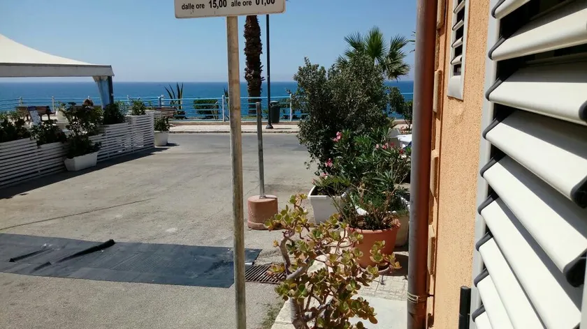 A couple of steps from the sea - Image 1