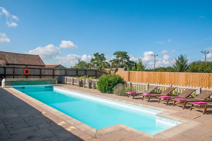 Beautiful cabin near Bath with heated swimming pool sleeps up to 17 people - Image 1