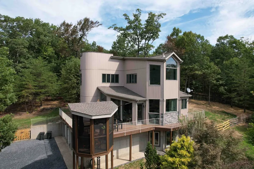 Chateau Solace: Luxury Glass Villa w/ Hot Tub, Sauna, Gym & 10 Acres - Image 1