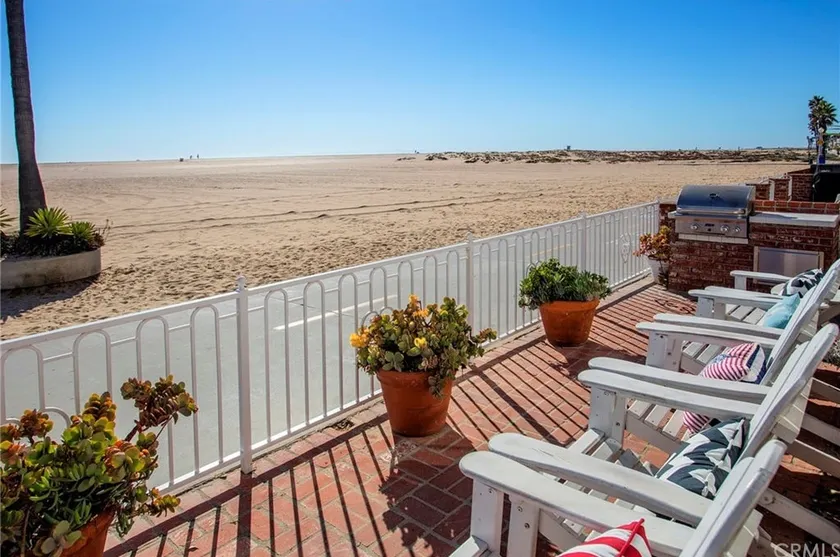 Belle maison devant la plage - Image 1