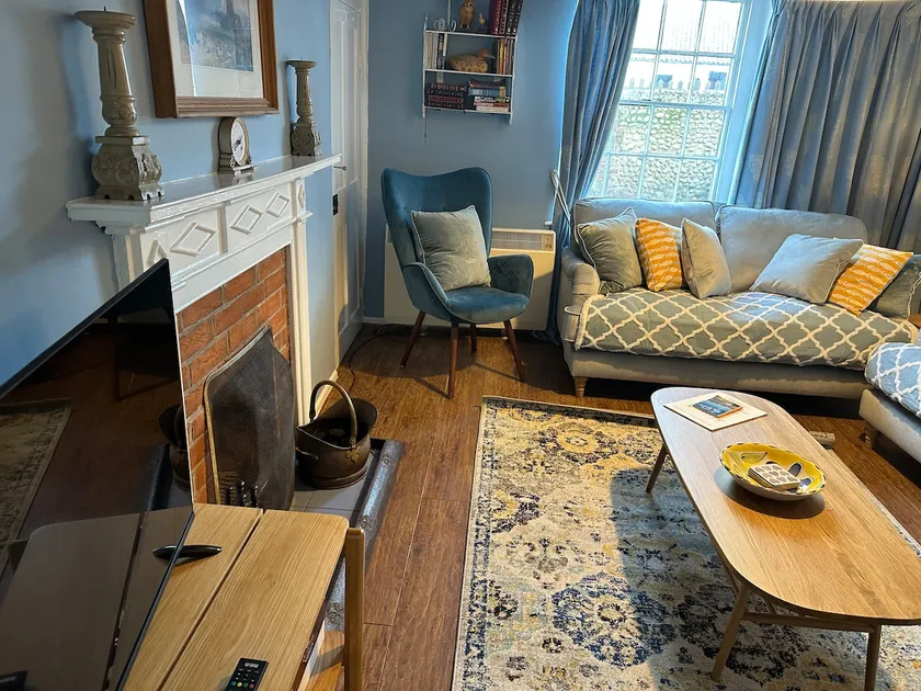 2 bedroomed fisherman’s cottage near quay - Image 1