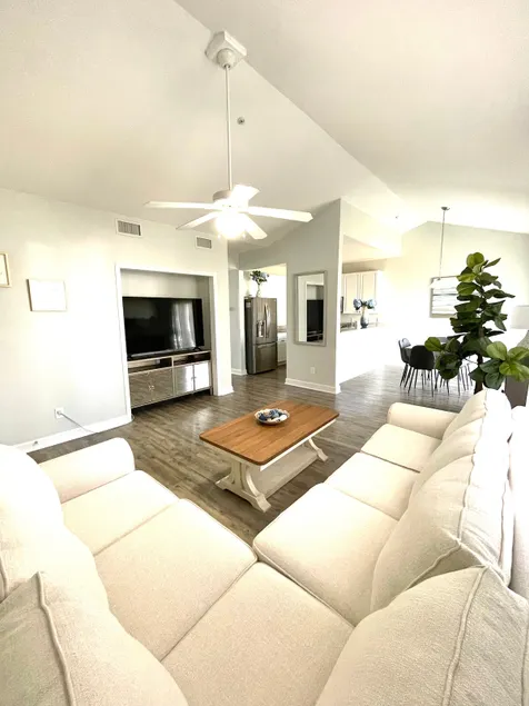 122 Coastal getaway vacation! - Image 1