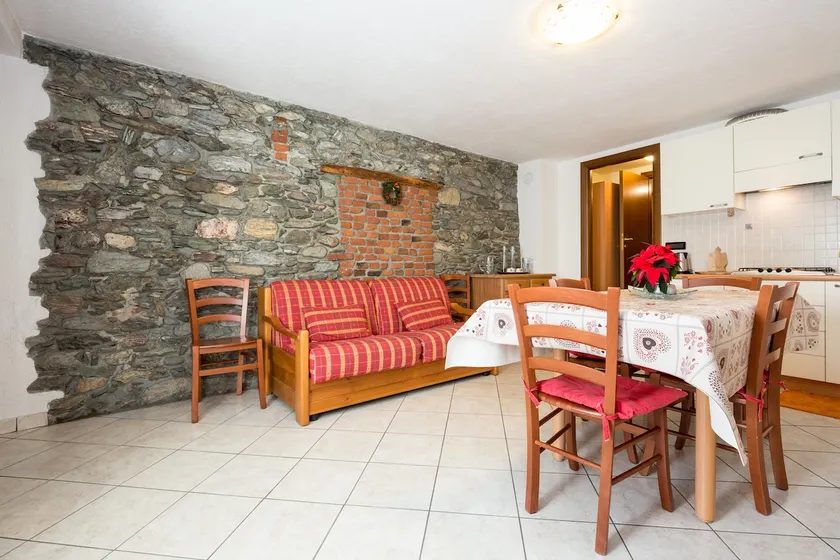 Maison Poinsod: Rustic Three-Room Apartment - Image 1
