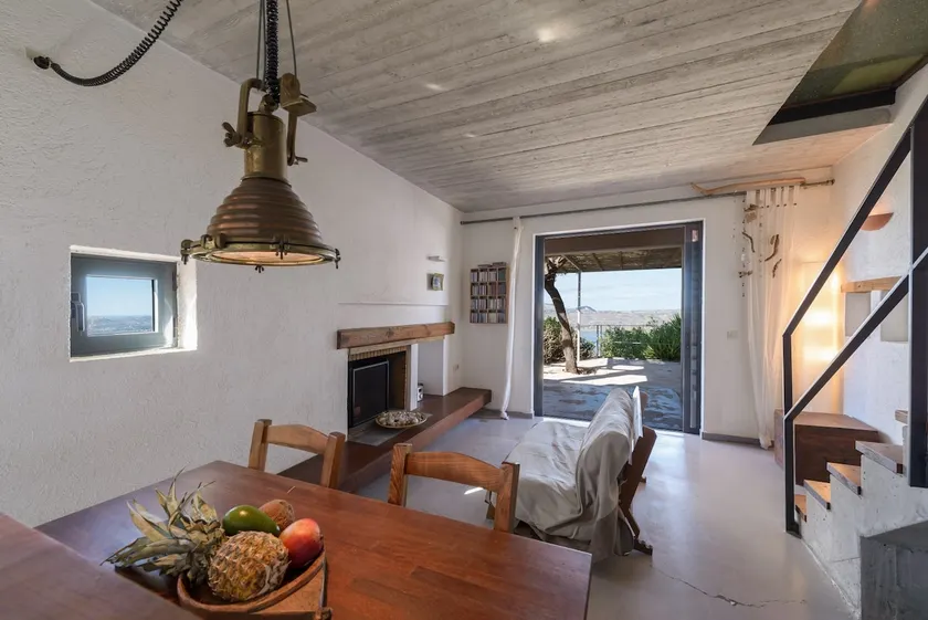 Red Art Maisonette - Image 1