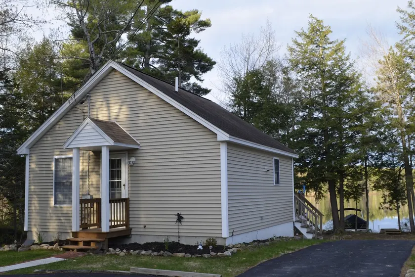 Beautiful Lakeside Cottage - Image 1