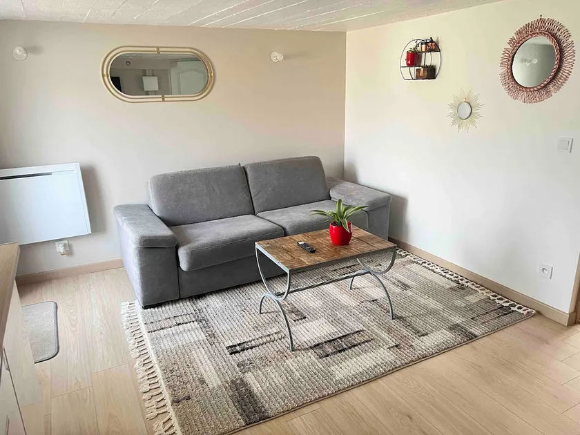Bright 2-room apartment! - Image 1