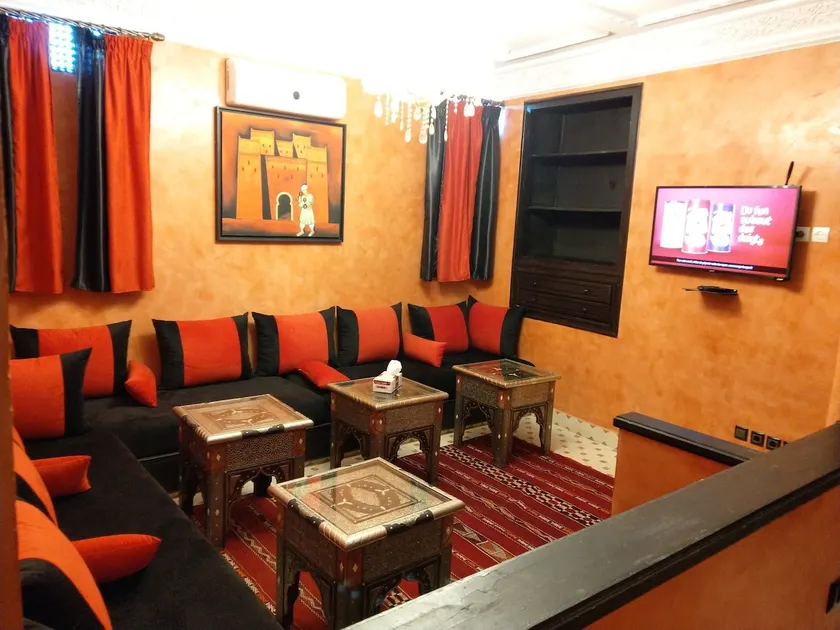 Spacious Appartment 100m from the Big Square - Image 1
