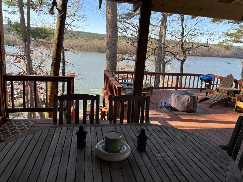 Mobile home with dock and hot tub. No pets. - Image 1