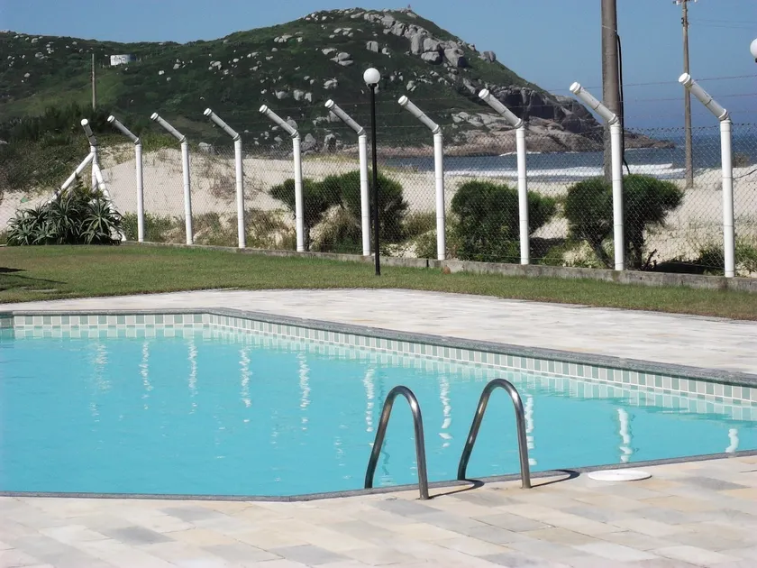 Apt with pool by the sea, steps from the sand - Image 1